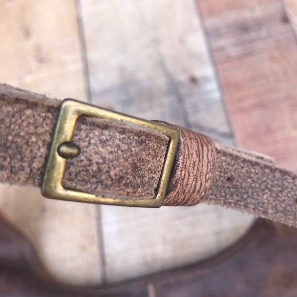 Lily and Lola Bella Shoulder Bag in Distressed Tan Leather - Picture 3 of 9